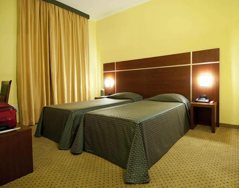 Hotel Domus Expo 파라비아고 외부 사진
