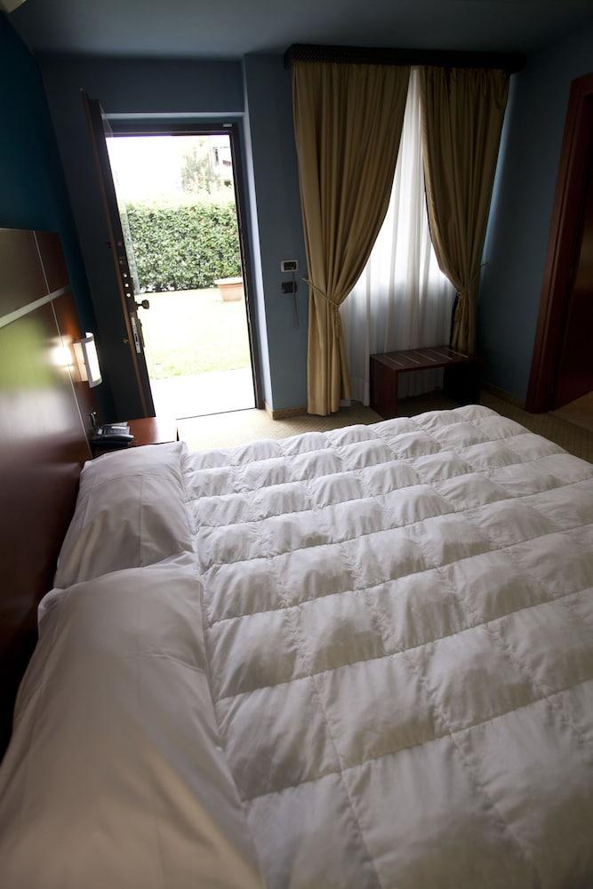 Hotel Domus Expo 파라비아고 외부 사진